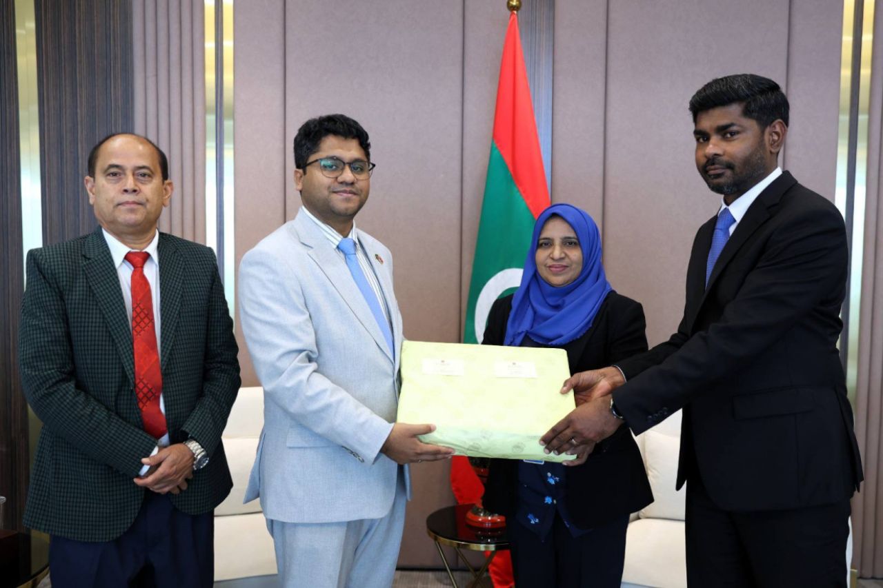 ބަނގުލަދޭޝް އިން ރާއްޖެއަށް އަނބު ހަދިޔާކޮށްފި